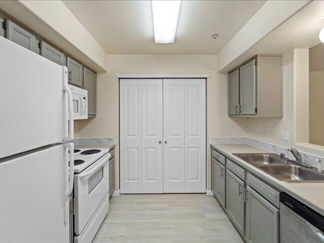 Building Photo - 6405 Chapel Hill Blvd