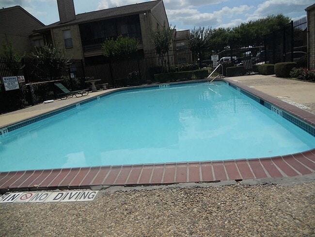Building Photo - 10555 Turtlewood Ct