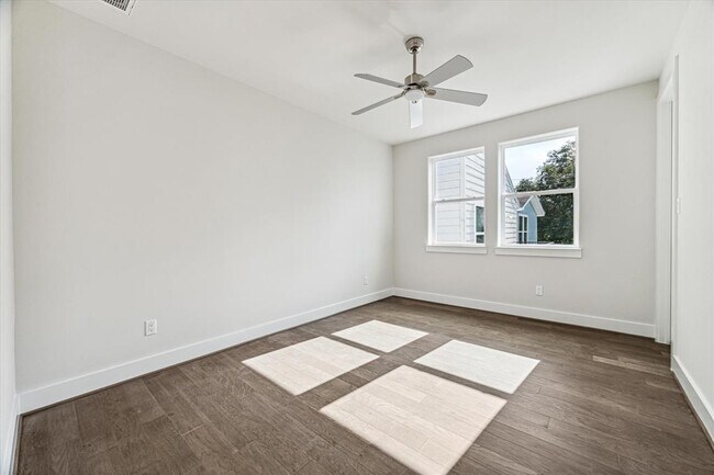 Building Photo - 405 E 32nd St