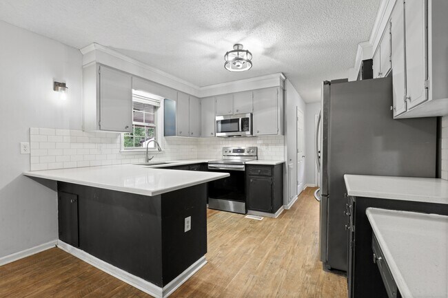 Building Photo - 598 Slick Rock Rd