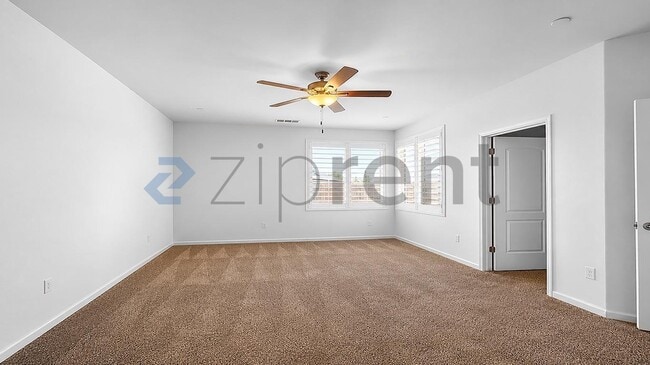 Building Photo - Unit