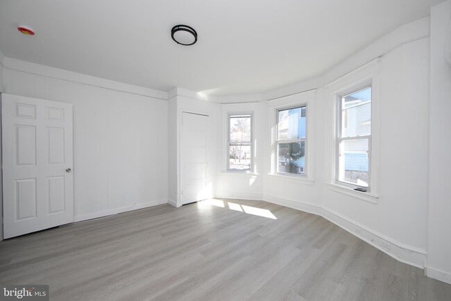 Building Photo - 1112 Collings Ave