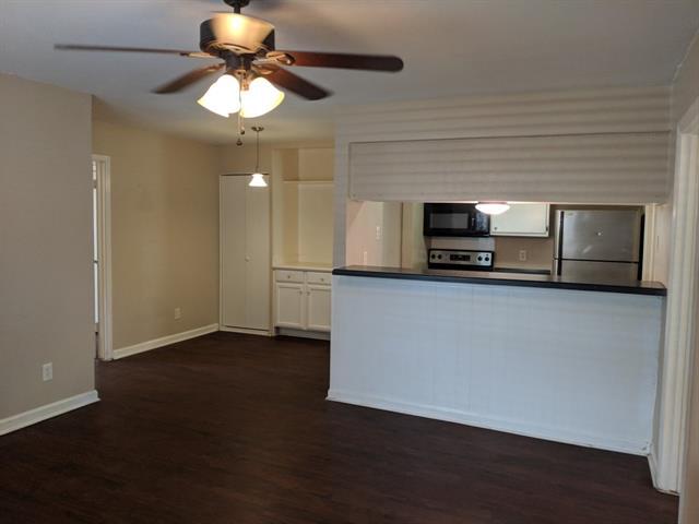 Building Photo - 701 Royal Crest Dr