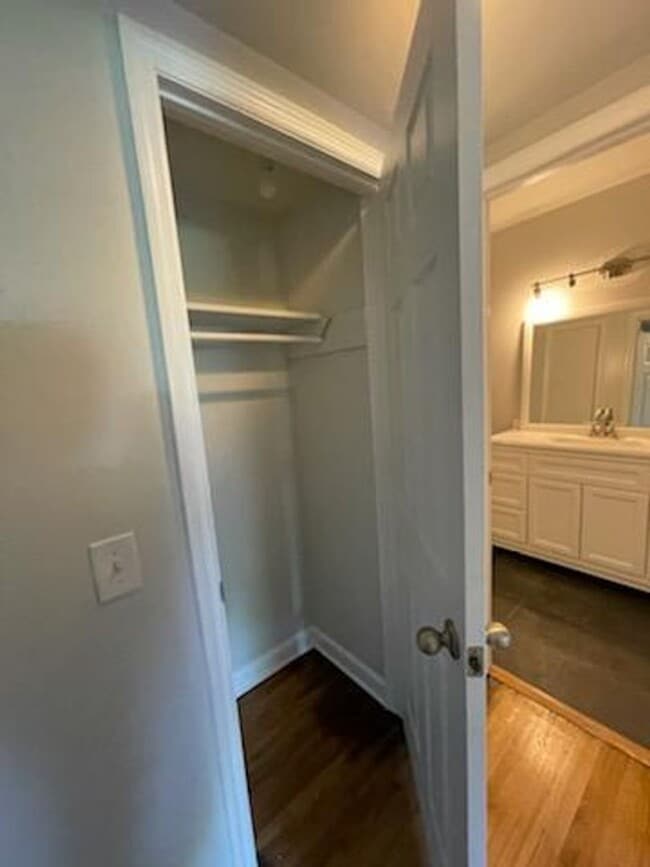 Building Photo - 246 White Bridge Pike