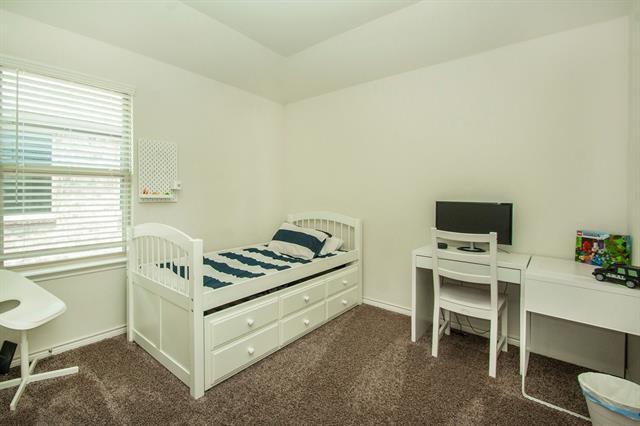 Building Photo - 2168 Miramar Dr