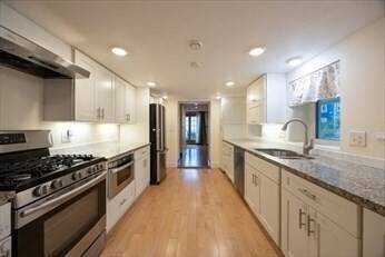 Primary Photo - 18 Beacon Pl
