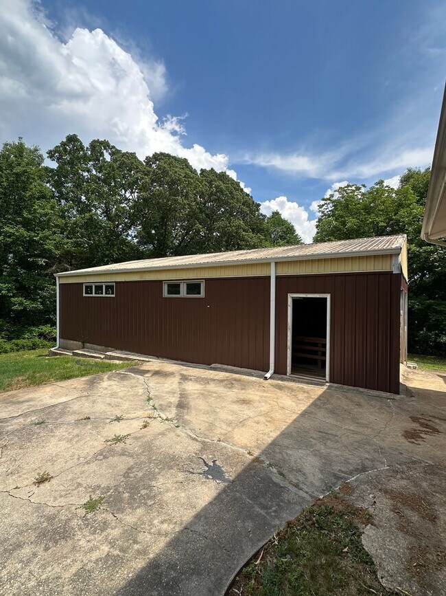 Building Photo - 3 Bedroom Ranch in Gainesville!