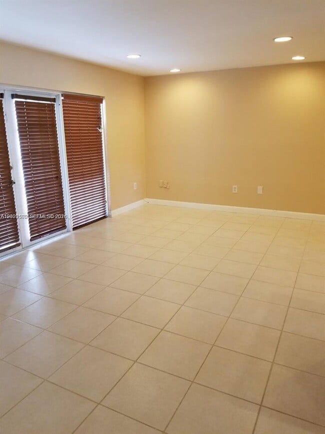 Building Photo - 2750 N 34th Ave