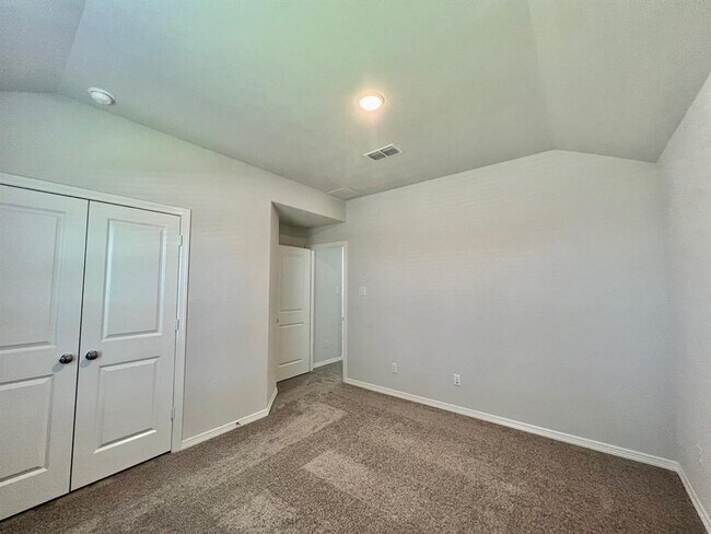 Building Photo - 1815 Waters Branch Dr
