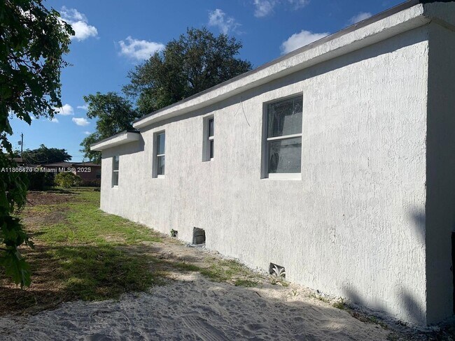 Building Photo - 2424 NW 44th St