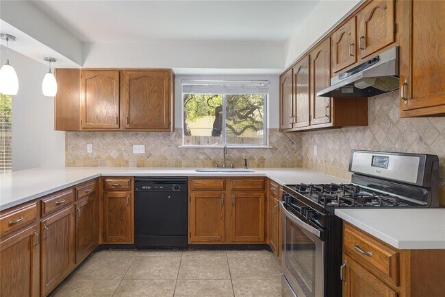Building Photo - 4104 Harcourt Dr