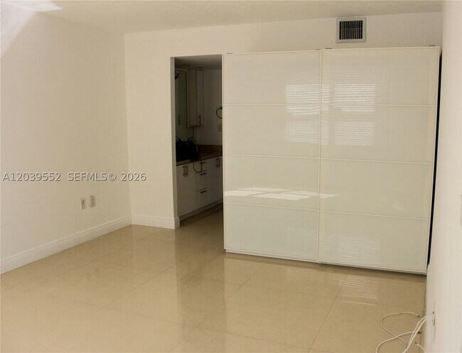 Building Photo - 2333 Brickell Ave