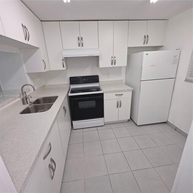 Building Photo - 19771 SW 114th Ave