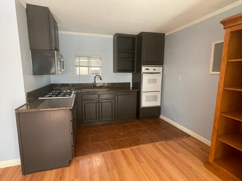 Building Photo - 13012 McKinley Ave