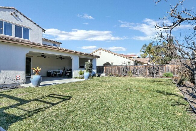 Building Photo - 1045 Martinez Dr