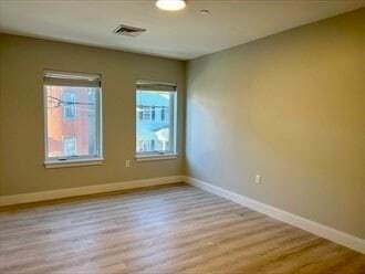 Building Photo - 25 2nd St