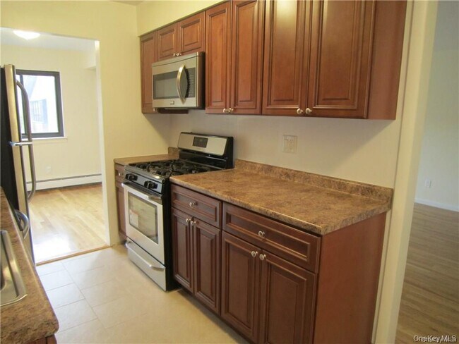 Building Photo - 12 Charles Ln