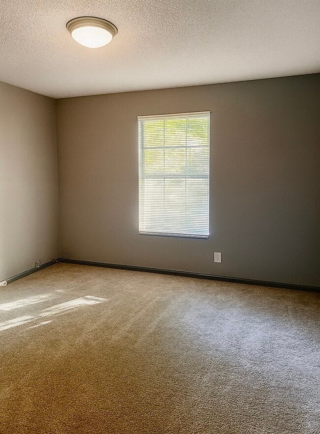 Building Photo - 105 Belle Flower Ct