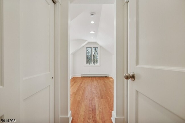 Building Photo - 42 Brookfield Rd