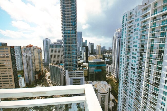 Building Photo - 950 Brickell Bay Dr