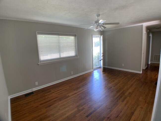 Building Photo - 312 Bryte St