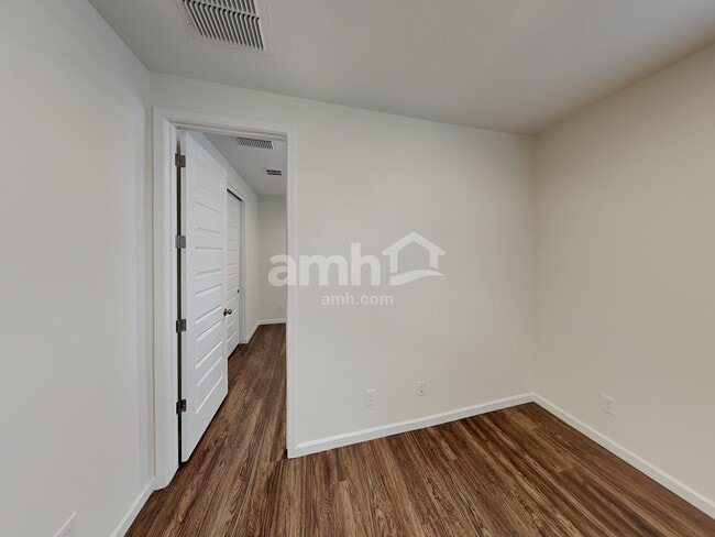Building Photo - 215 E Salerno Way