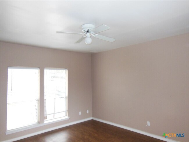 Building Photo - 1641 Kuehler Ave