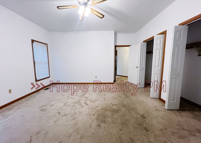 Building Photo - 5711 Meadowood Ln