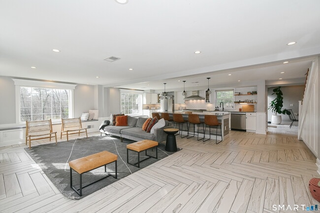 Building Photo - 50 1/2 Mountain Spring Rd