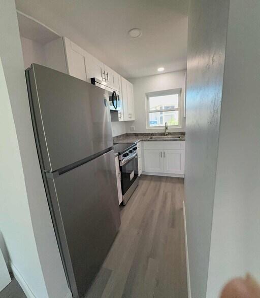 Building Photo - 16881 Davis Rd