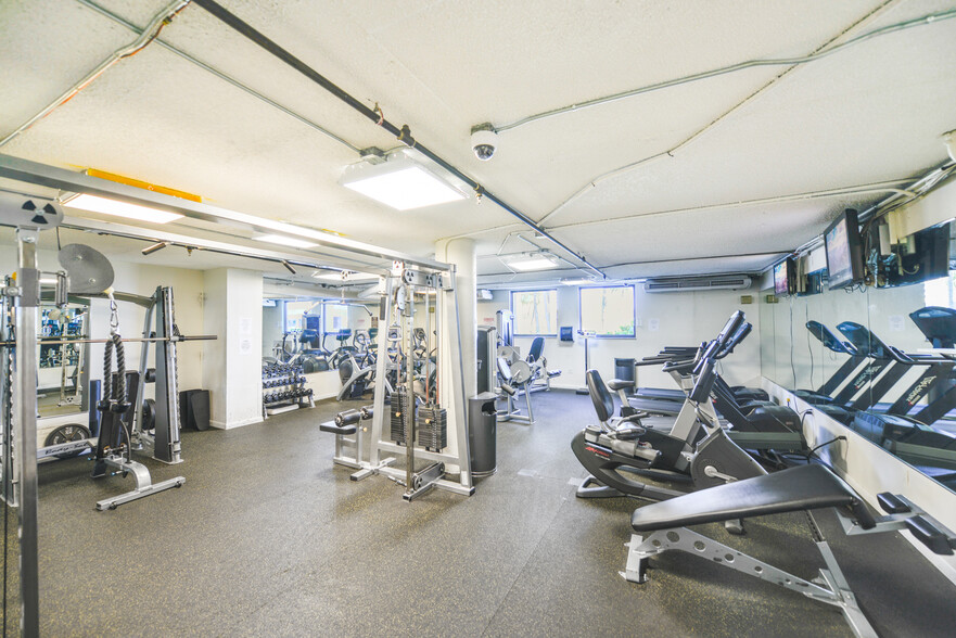 Building Photo - 905 Brickell Bay Dr