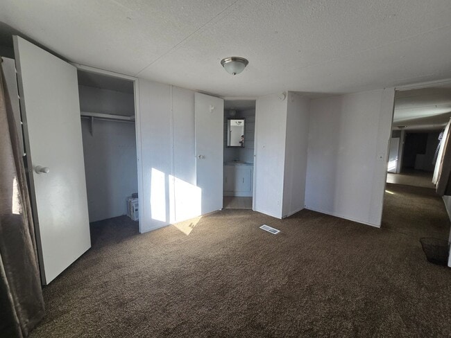 Building Photo - 2 Bed, 2 Bath 1 Office Space Trailer House
