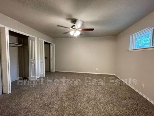 Building Photo - 1017 Mullins St