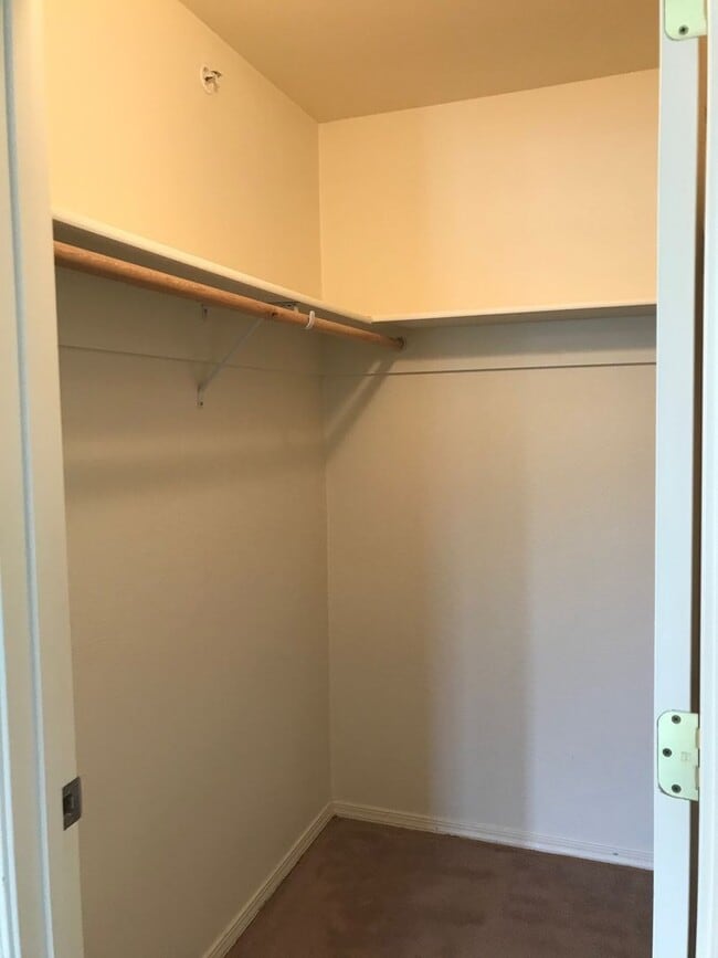 Building Photo - 1 Bedroom 1 Bathroom Condo