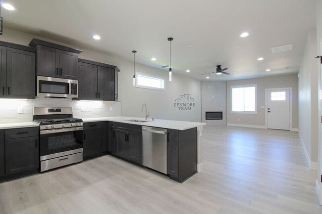 Building Photo - 735 Rio Vista Loop
