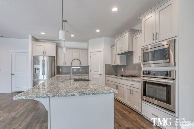 Building Photo - Single level 4 Bedroom 2 Bathroom Home in ...