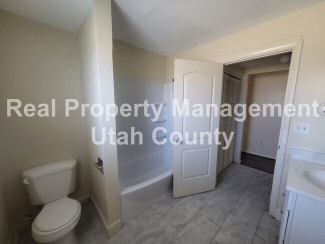 Building Photo - 1052 Ellen Cir