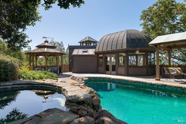 Building Photo - 1100 Bayhills Dr