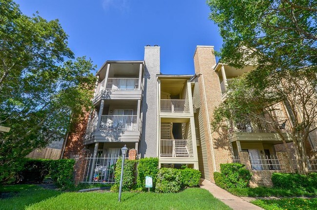 Primary Photo - 11201 Lynbrook Dr