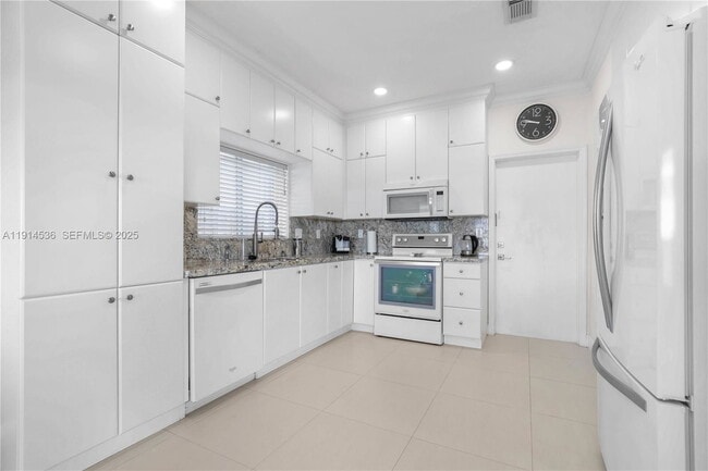 Building Photo - Southwest 136th Terrace, Miami, FL 33186 - 3 BR 2 BA single-family home