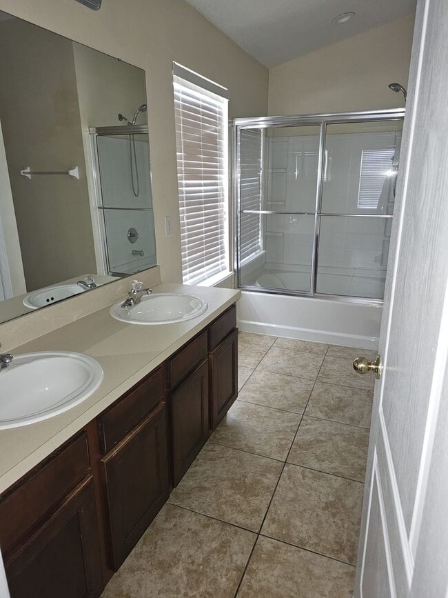 Building Photo - BEAUTIFUL, SPACIOUS,   2 BEDROOMS, 2 BATH APARTMENT