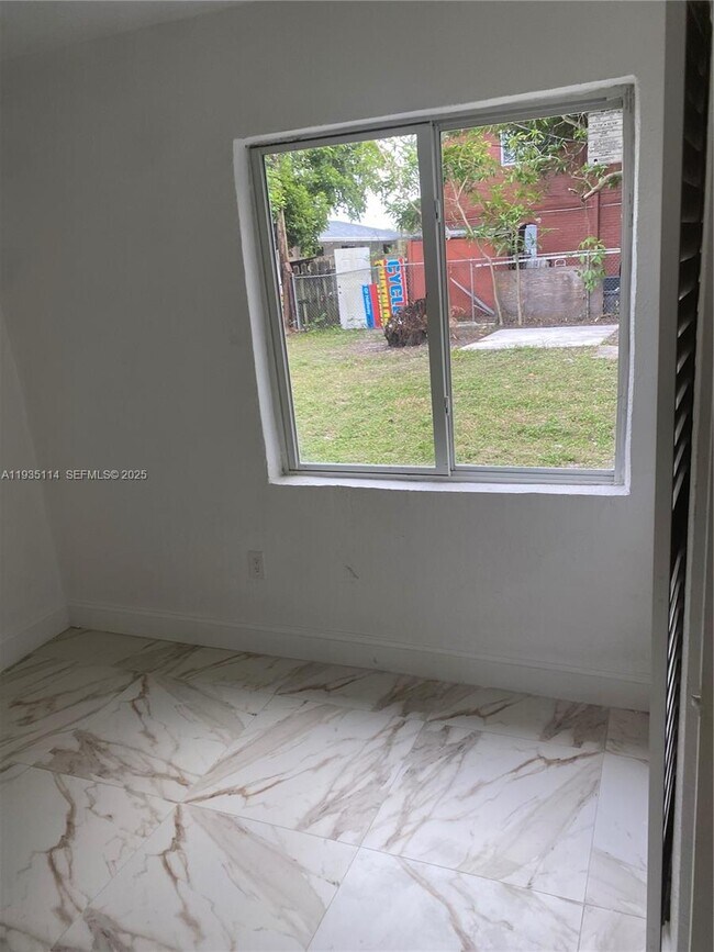 Building Photo - 2122 NW 5th St