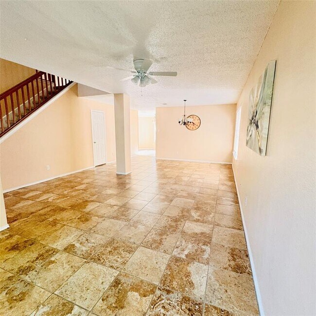 Building Photo - 17506 Klamath Falls Dr