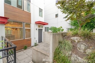 Building Photo - 3Bd/2.5Ba Seattle Townhome