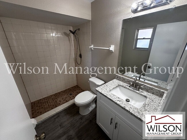 Building Photo - 2847 Bermuda Ave N