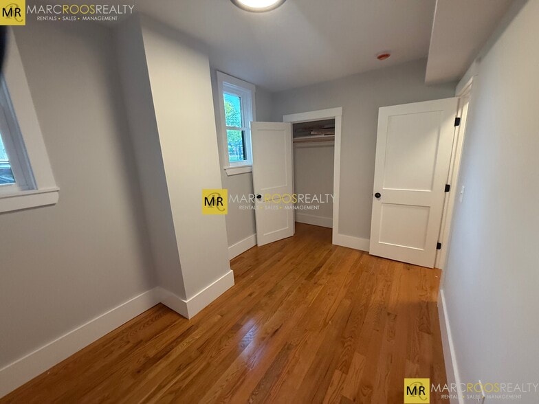 Building Photo - 118 Marginal St