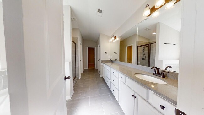 Building Photo - Large Home in The Preserve