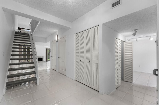 Building Photo - 3908 S Ocean Blvd