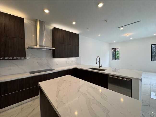 Building Photo - 19749 NE 16th Pl