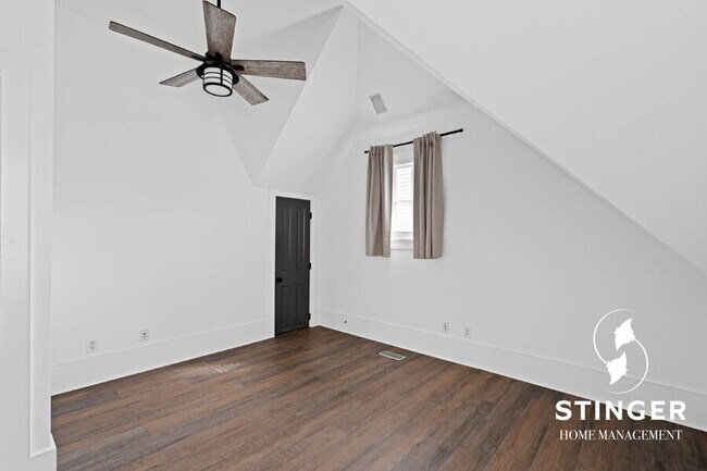 Building Photo - 1616 Paris Ave W